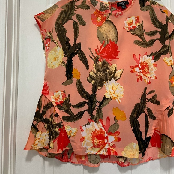 Lord and Taylor Petite Top - Picture 2 of 9